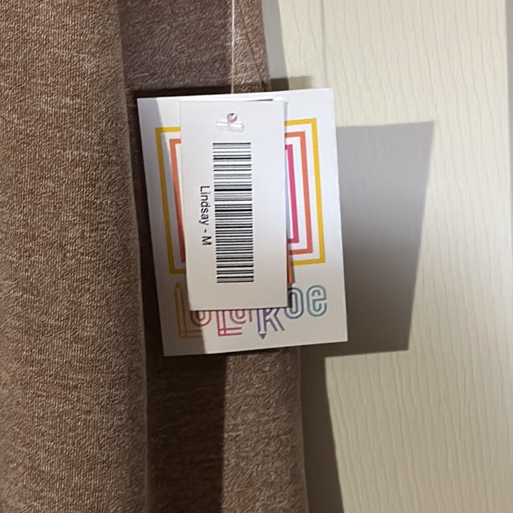 Kimono Size L NWT LulaRoe BATCH SIZING. WILL FIT UP TO A 3XL Lindsay L-3XL - Picture 2 of 8